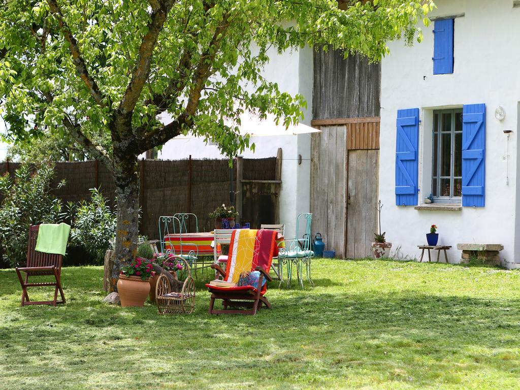 Au "Bon Endroit" Hotell Genebrieres Exteriör bild