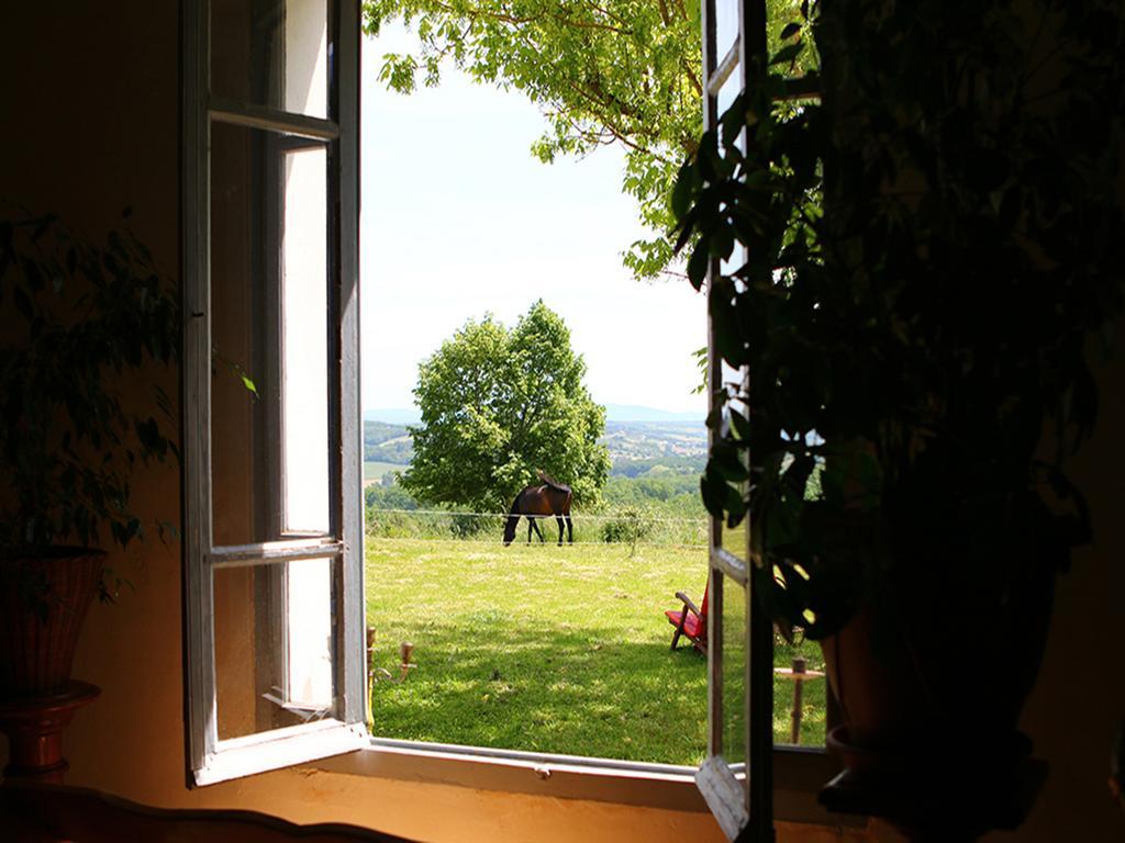 Au "Bon Endroit" Hotell Genebrieres Exteriör bild